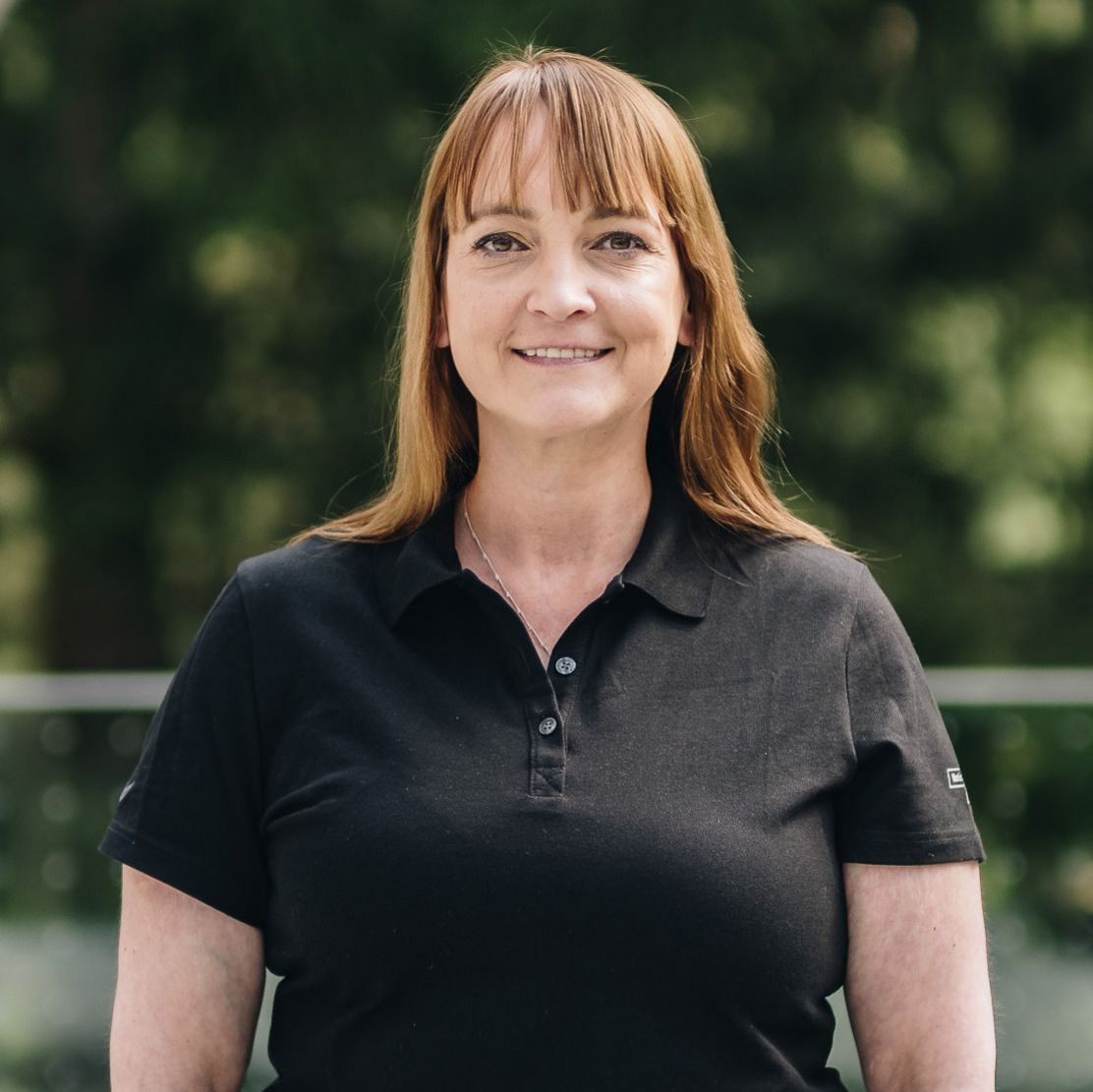 Monika Burkhardt auf der Brücke der Wildnis im Nationalparkzentrum